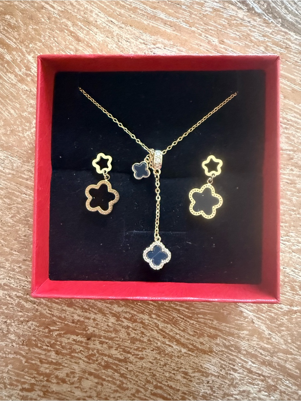 NWT STAINLESS STEEL CLOVER SETS